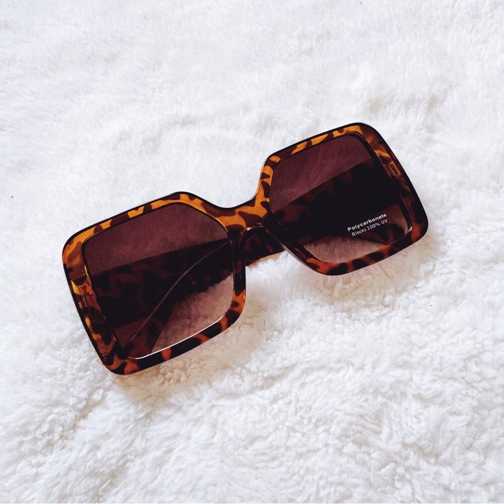 Junia Tortoise Brown Oversized Sunglasses - Picture 5 of 11